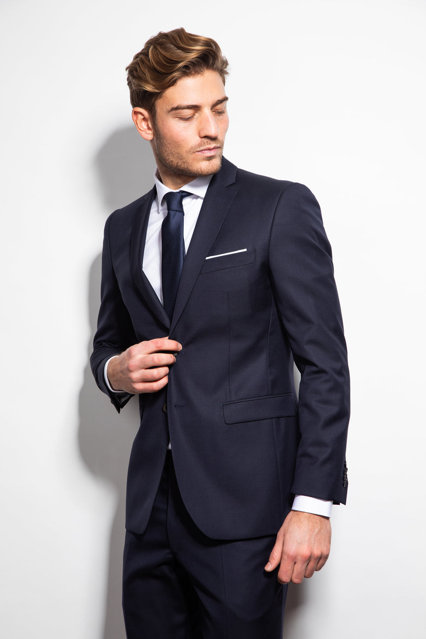 Style Quelle Chemise Avec Un Costume Bleu Le Bleu Marine – Jonas Cie